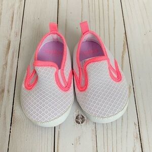 Baby crib shoes sneaker like shoe size 9-12 months white & pink baby sneakers